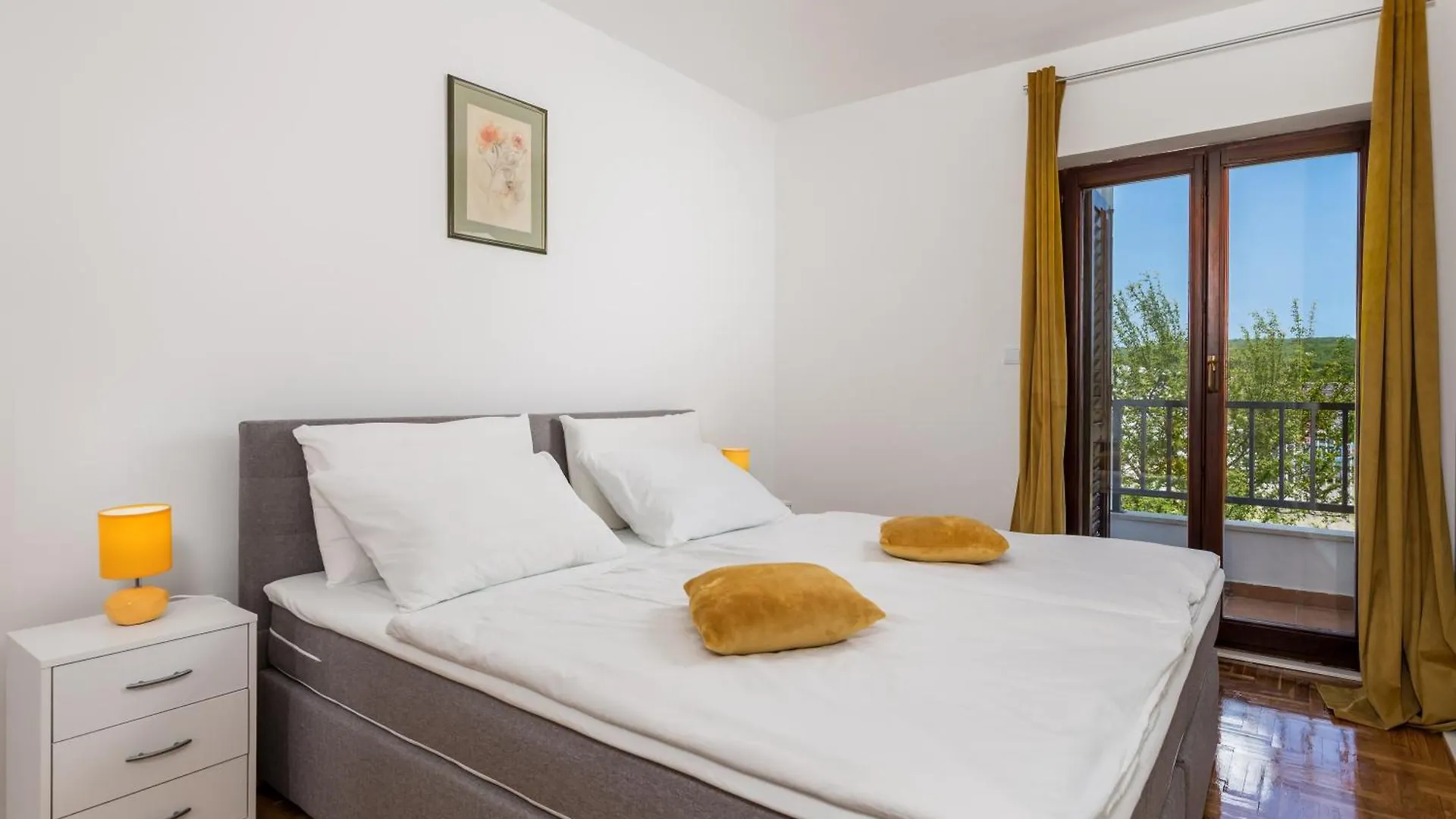 Apartment Kety Krk Town
